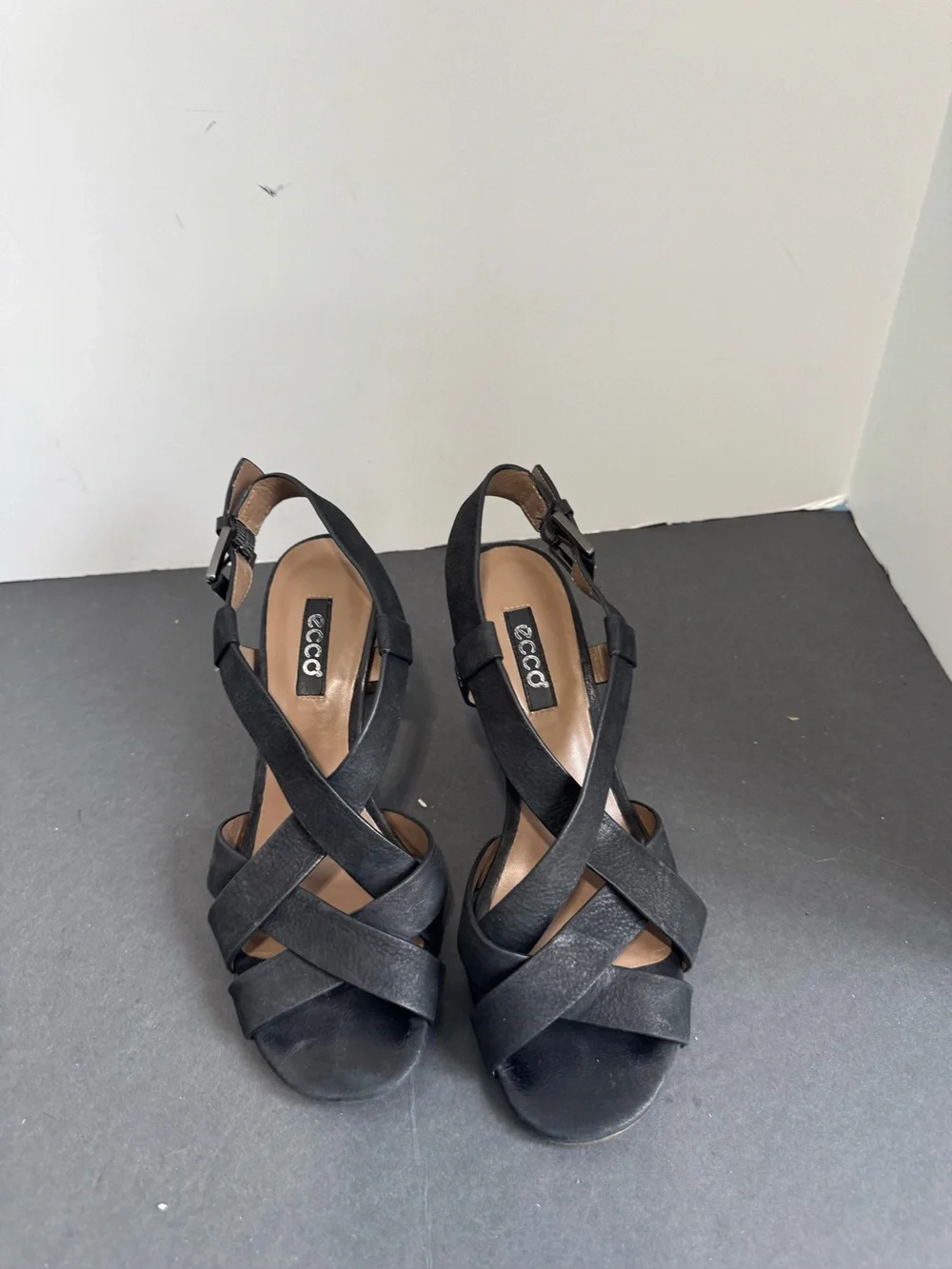 Ecco sleek black